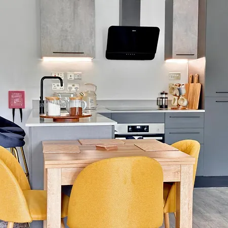 No 6 Icona 2 Apartment